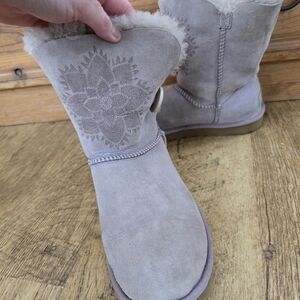 UGG Light Gray/ Lilac Suede Winter Boots